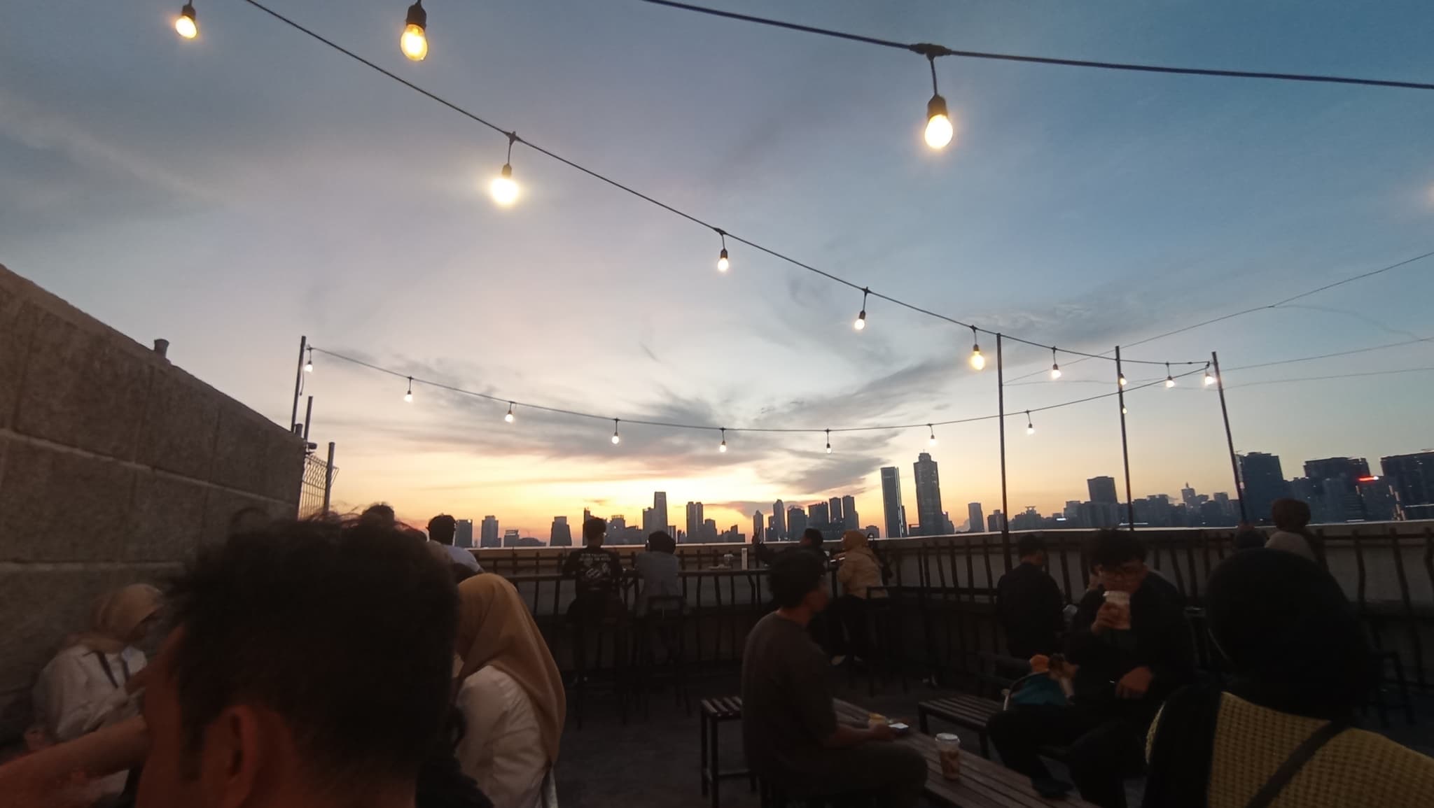 Kesendirian di Kota yang Tak Pernah Tidur